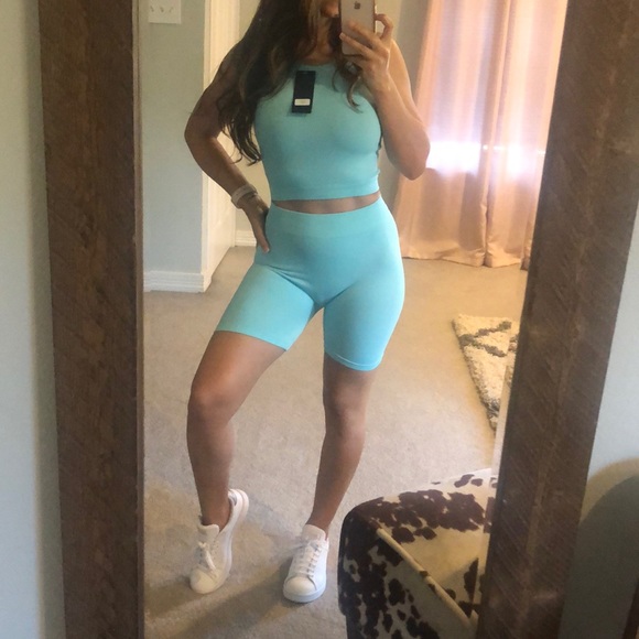 Women's Seamless Racerback Top & Biker Short Set - Picture 8 of 8